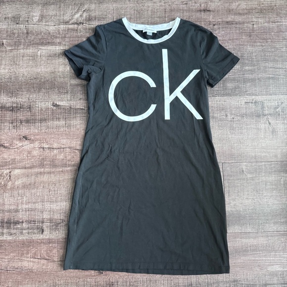Calvin Klein Black and White Crew Neck Top - Picture 1 of 4
